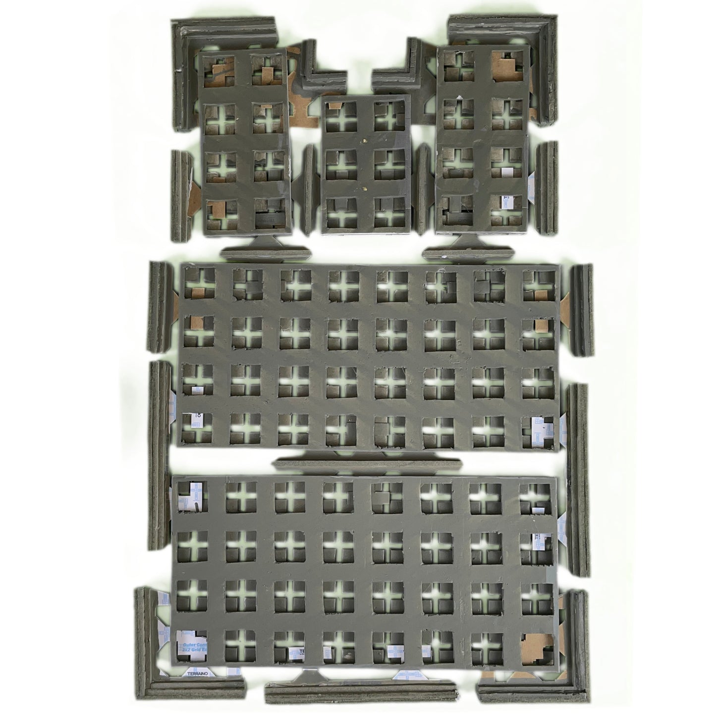 Grid connectors and borders make creating floors of almost any shape possible.
