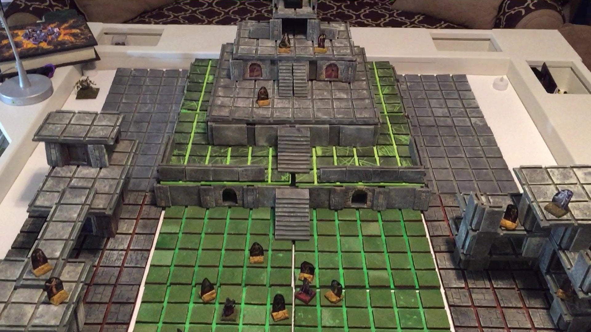 Build temple ruins with the TERRAINO dungeon basics tabletop terrain pieces.